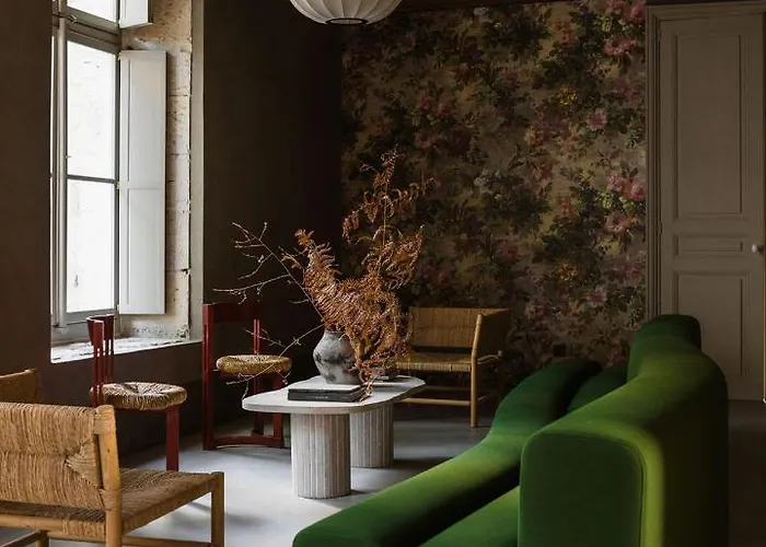 La Manufacture Royale De Bed and Breakfast